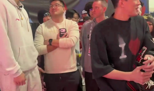 开云体育官网-郭艾伦调侃杨瀚森：你得练练三分 啥时候赢我了在NBA三分就准了