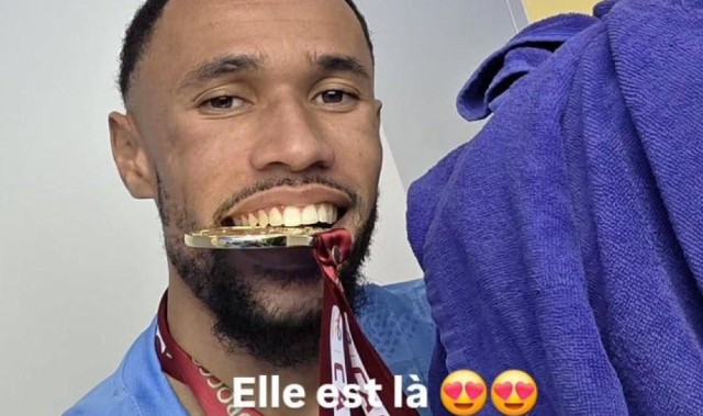 塞内加尔总理接见球队时打趣替补门将：你毛巾呢？